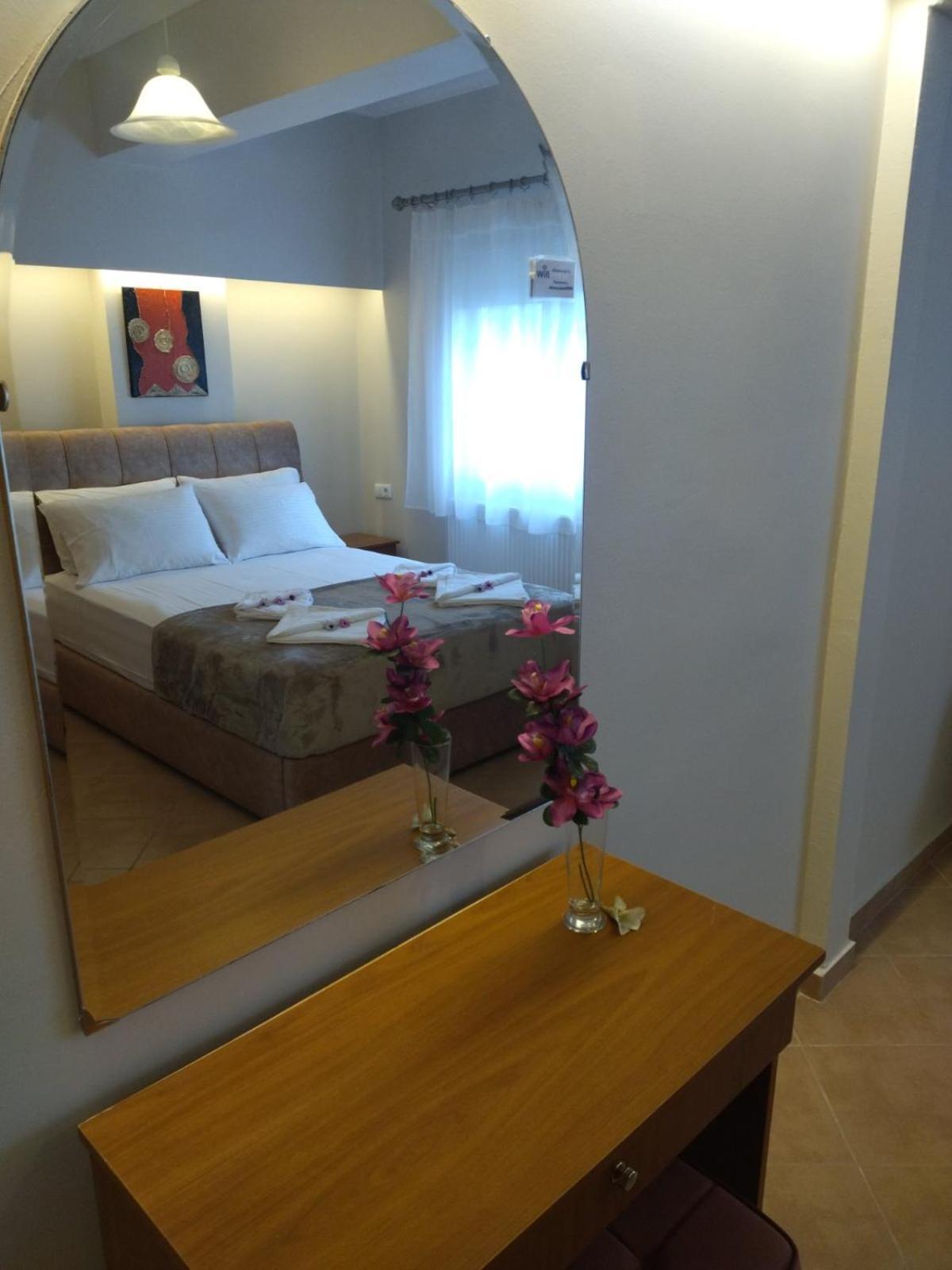 Athanasia Inn Vrasná Exteriör bild